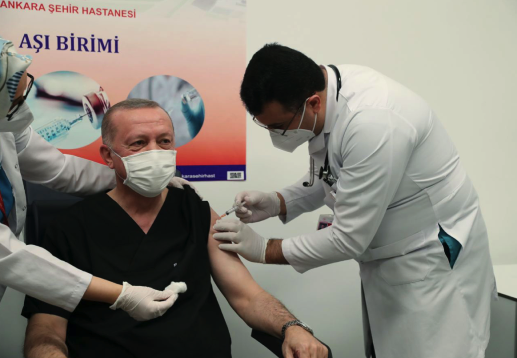 Президент Туреччини Ердоган вакцинувався від коронавірусу