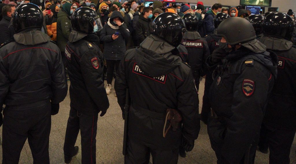 У Москві чекають Навального: поліція почала масові арешти в аеропорту, скасовано понад 40 рейсів