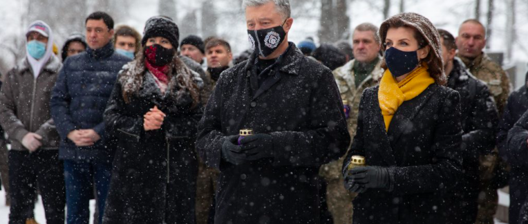 Одні захищають Україну, інші ховаються від повісток – Порошенко на Аскольдовій могилі