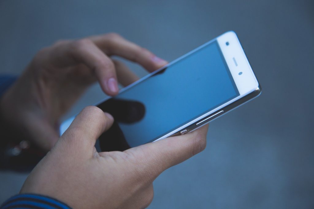 З 1 січня українці зобов’язані реєструвати SIM-картки за паспортами: закон набув чинності