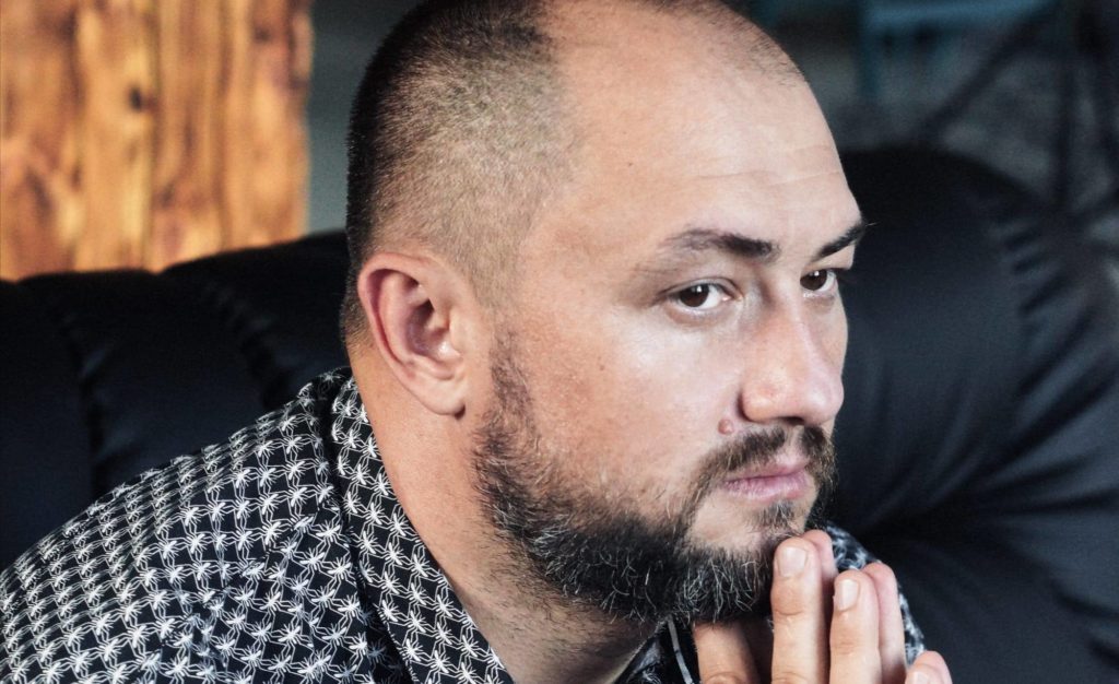 У новий рік з портретом Путіна: депутата Миколаївської міськради від ОПЗЖ внесли у базу “Миротворця”
