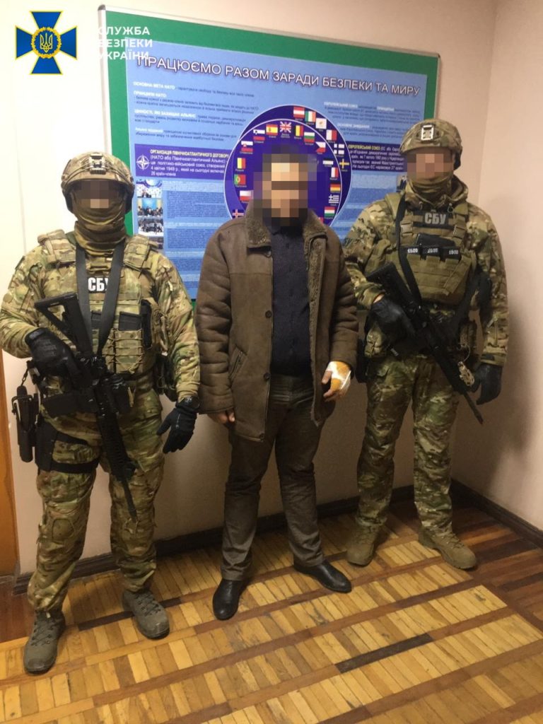 Збирав інформацію про військові об’єкти: СБУ затримала агента розвідки бойовиків “ЛНР”