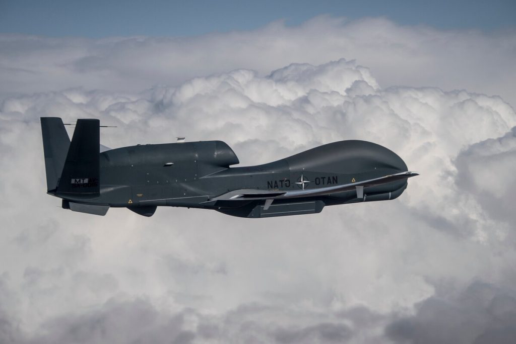 Країни НАТО у Європі отримали нові розвідувальні безпілотники RQ-4D Phoenix