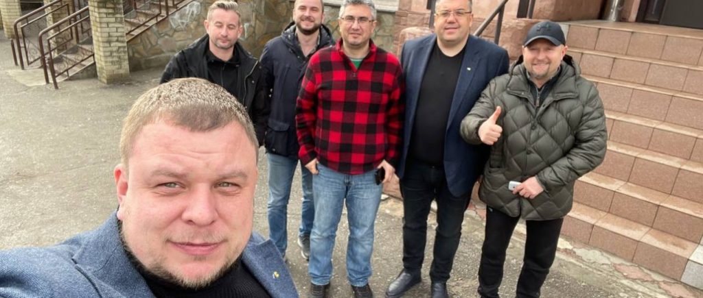 Депутати від “ЄС” організували на Луганщині зустрічі з автором книги “Справа Василя Стуса” Вахтангом Кіпіані