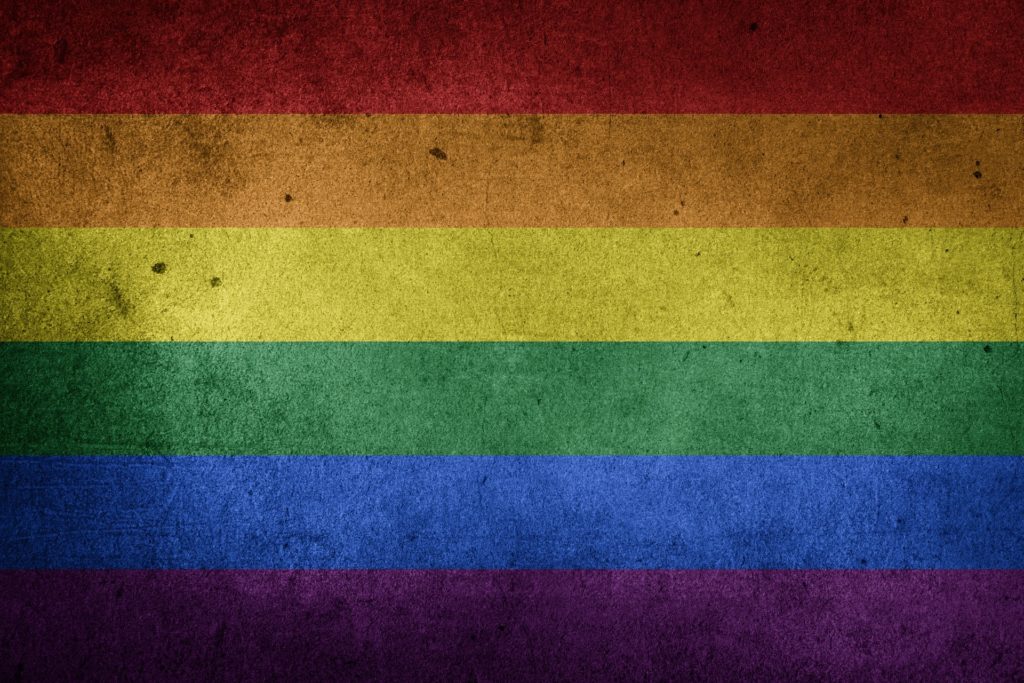 Цілодобова ЛГБТ-пропаганда: в KyivPride іронічно прокоментували блокування проросійських телеканалів