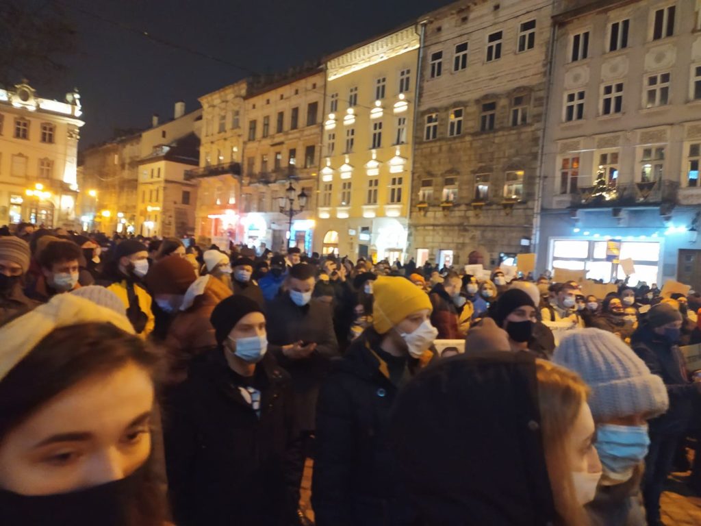 “Сьогодні – його, а завтра – нас!”. Україною проходять масові акції на підтримку Стерненка