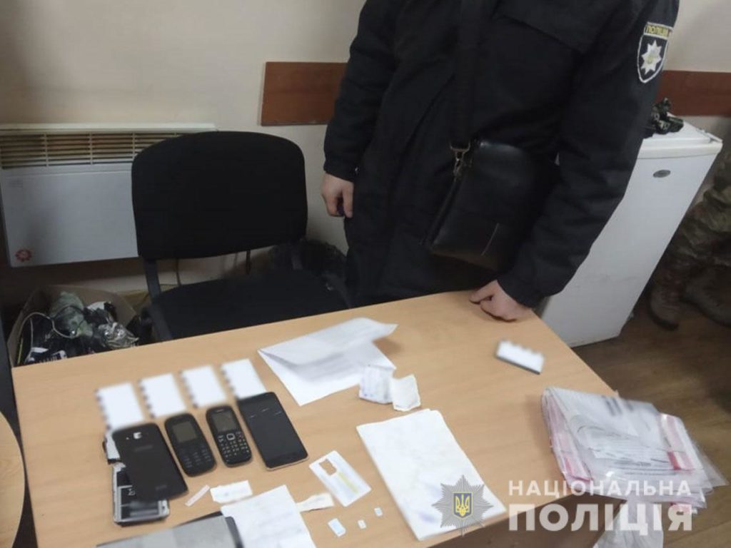 Хотела спасти родителей: на Черниговщине мошенники выманили у 10-летней девочки более 40 тысяч гривен