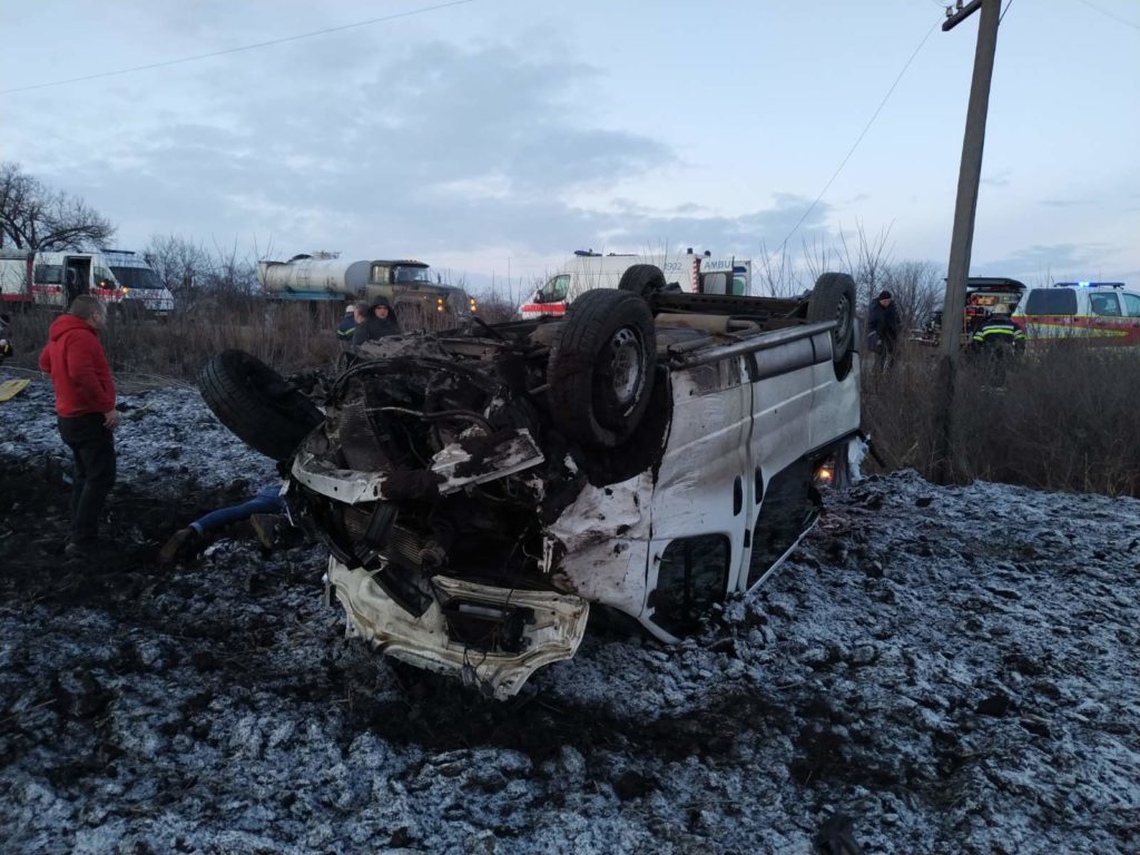 На Харківщині перекинувся мікроавтобус: є загиблий, багато постраждалих