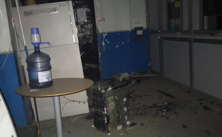 На Харківщині зловмисники підірвали банкомат і викрали гроші