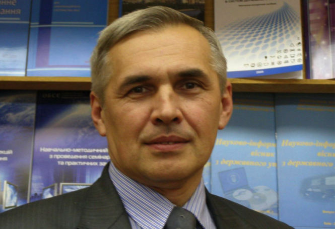 На робочому місці чиновника Мінветеранів помітили триколор РФ