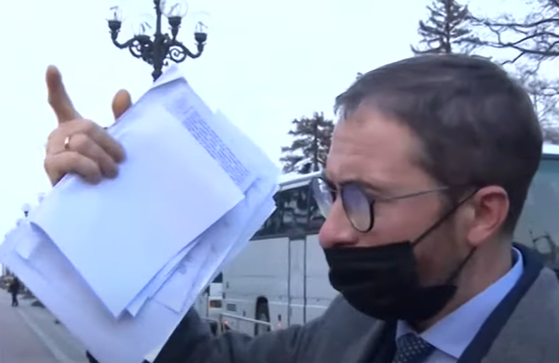 Деградація у Раді: “слугу народу” Швеця викрили на робочому місці у нетверезому стані
