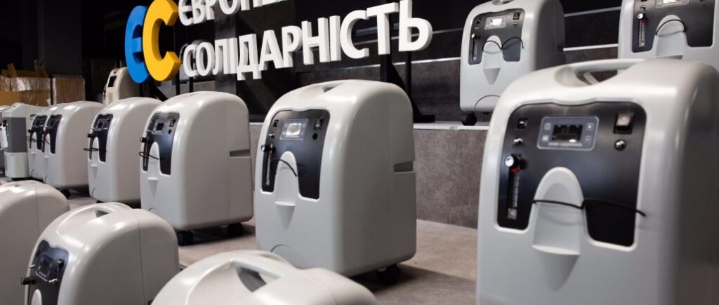Фонд Порошенка відправив ще 30 кисневих концентраторів до українських лікарень