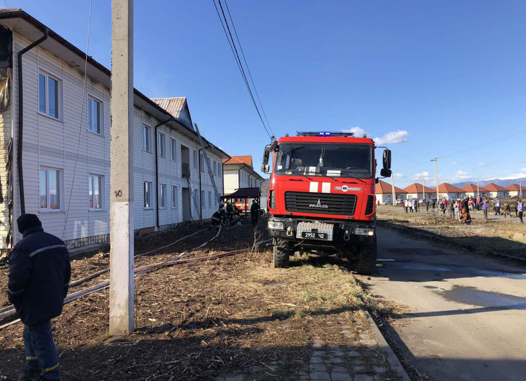 На Закарпатті масштабна пожежа у будинках для переселенців
