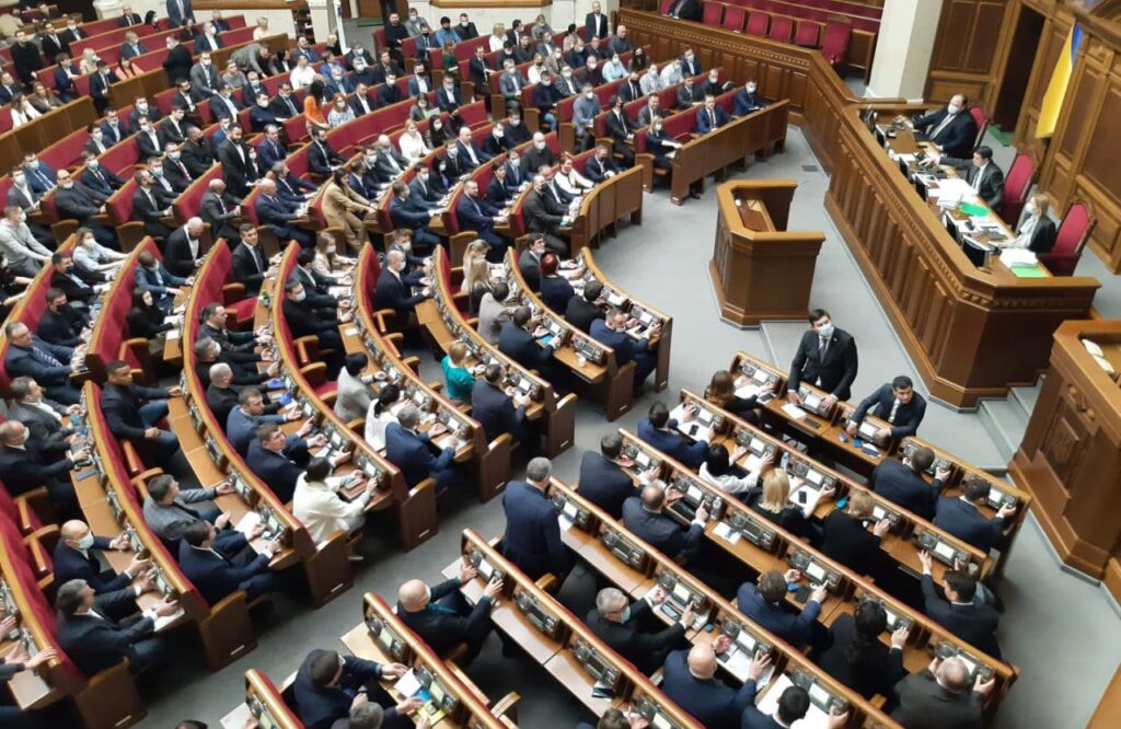 “Я ж нардеп”: “Слуга” Гунько поскаржився у Раді, що не полетить на віллу в Дубай