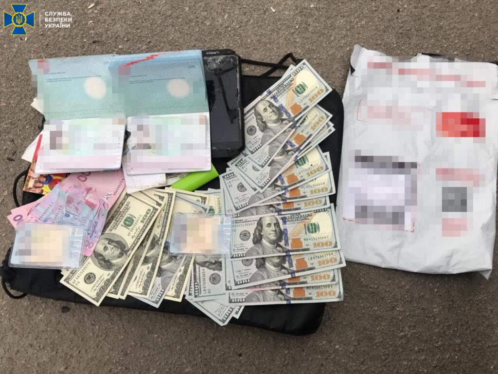 2,5 тисячі доларів за документ: на Київщині злочинці виготовляли підробні паспорти країн ЄС