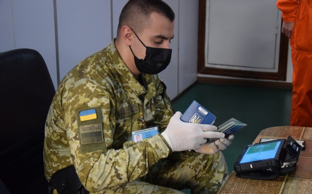 Прикордонники заборонили в’їзд в Україну російським морякам