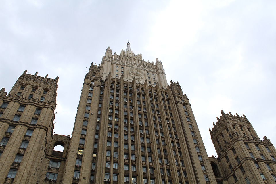 Працюють у штатному режимі – Росія спростувала інформацію про евакуацію своїх дипломатів