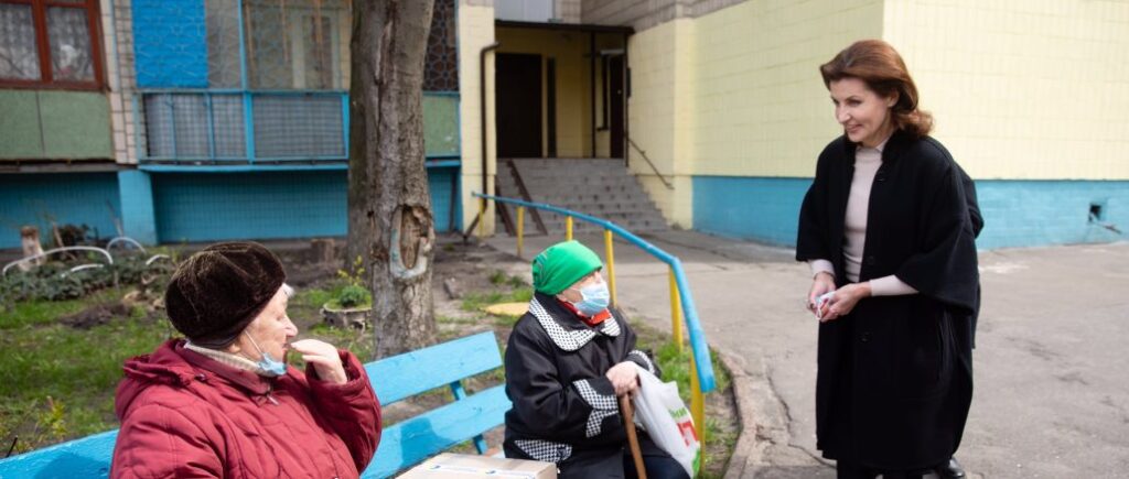 У Києві передали продуктові набори від Фонду Порошенка людям, які найбільше потребують допомоги