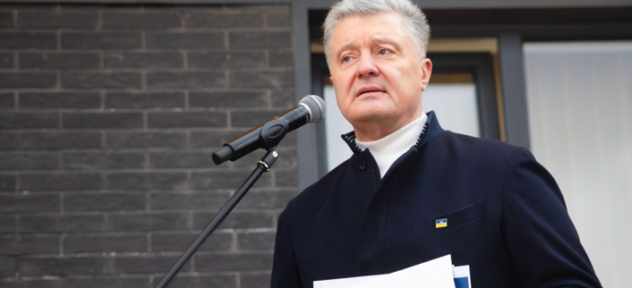 Порошенко требует в первую очередь сделать прививки бойцам в ООС и резервистам