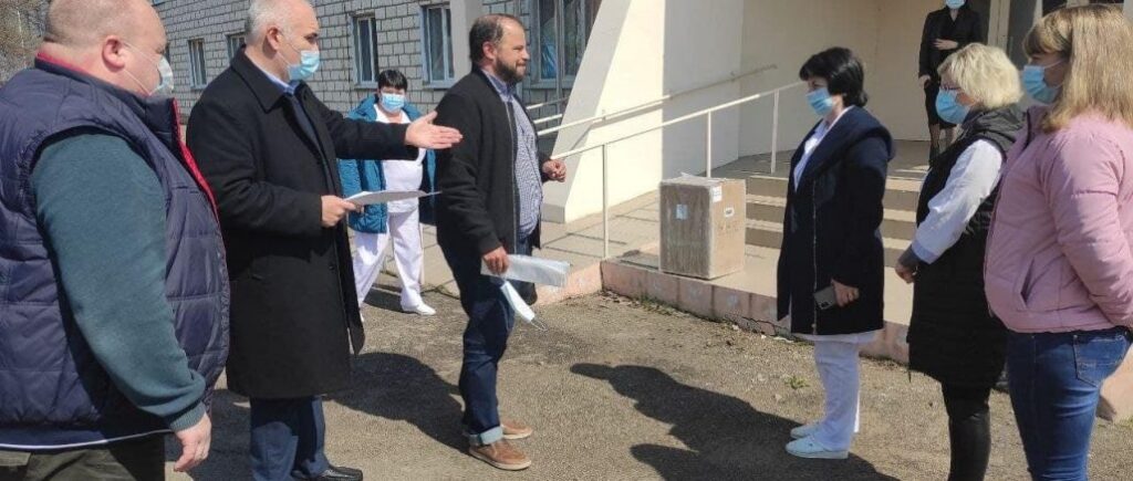 Кисневі концентратори від Фонду Порошенка привезли у лікарні Одещини