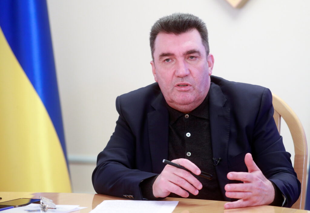 Количество смертей среди COVID-больных может вырасти до 1000 за сутки — Данилов