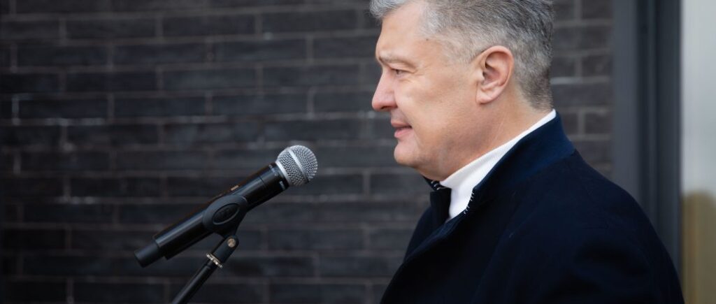 Если бы я мог купить вакцины, я бы это сделал прямо сейчас — Порошенко передал кислородные концентраторы в больницу Борисполя