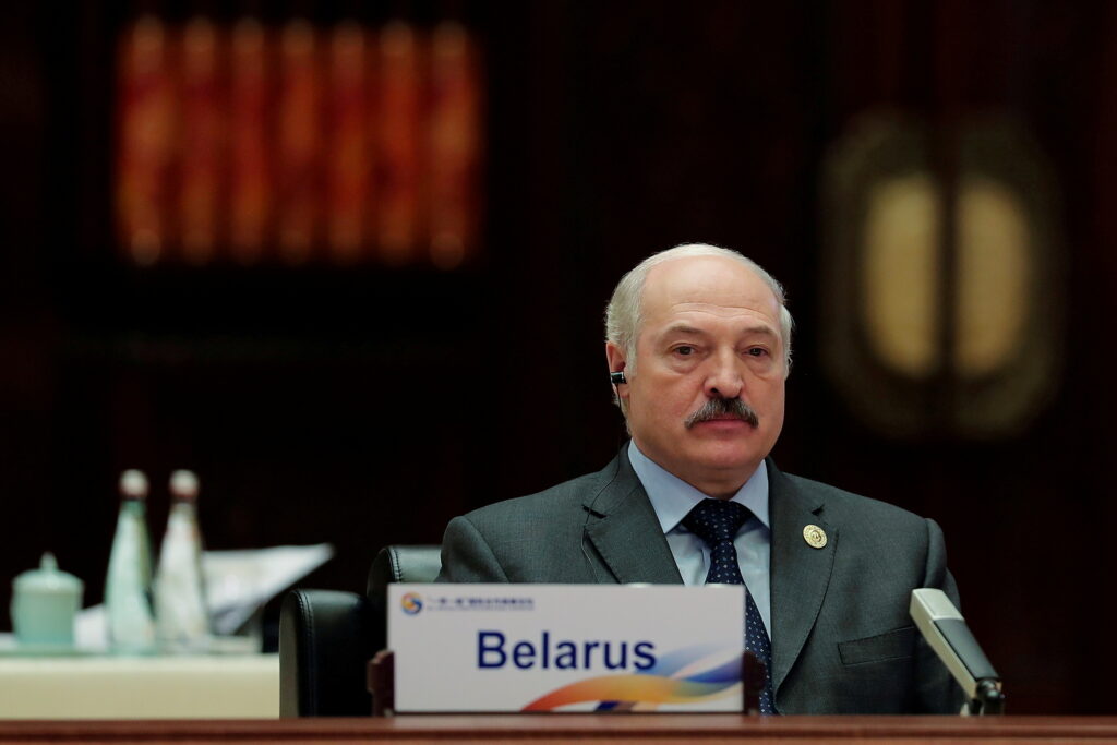 Лукашенко погрожує Києву війною у разі наступу України на Донбасі