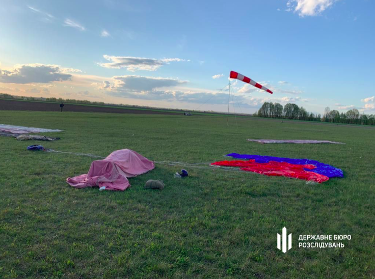 На Чернігівщині у рятувальника під час стрибку не відкрився парашут: чоловік загинув на місці