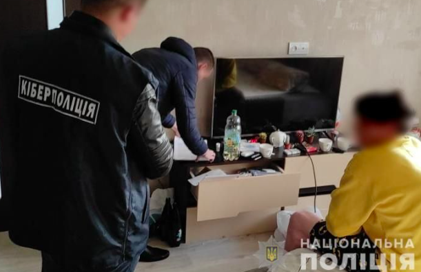 Троє 19-річних українців ошукали в інтернеті іноземців на понад мільйон гривень