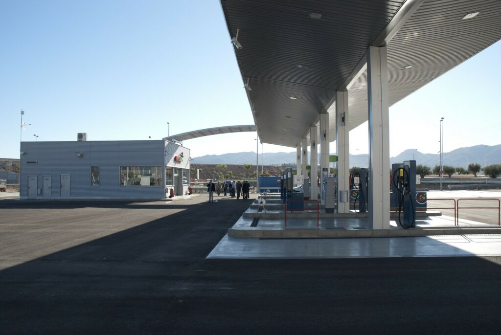 Внаслідок держрегулювання цін: українські АЗС припиняють реалізацію преміального пального