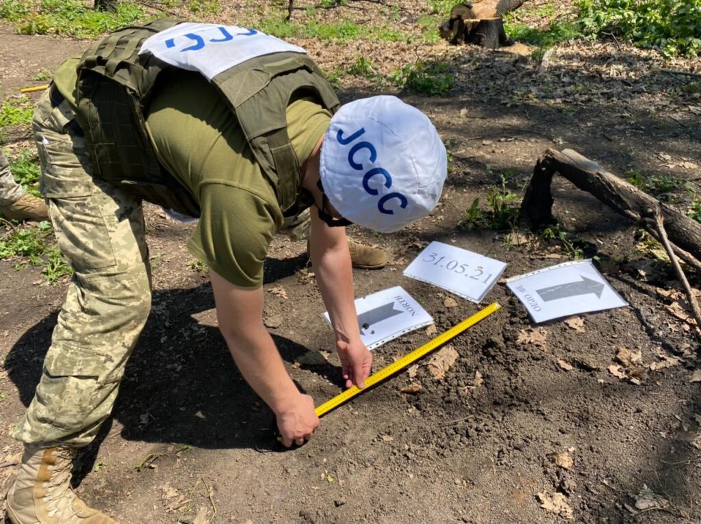 Російські окупанти дистанційно замінували околиці Майорського – СЦКК