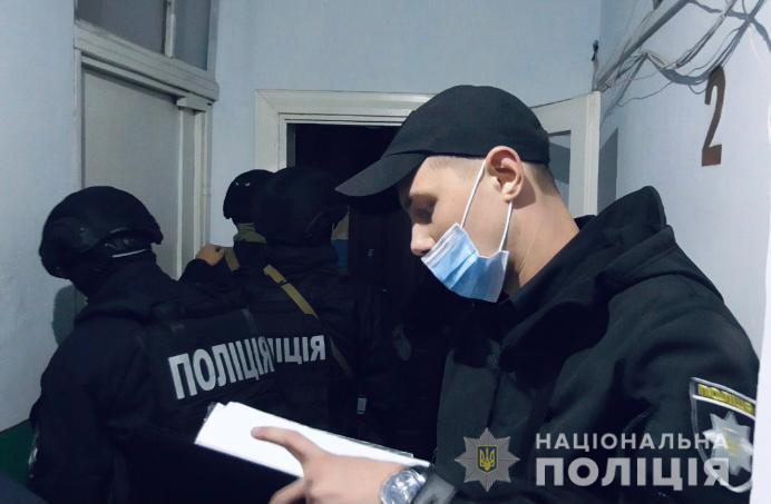 На Івано-Франківщині сталась стрілянина: житель Коломиї на АЗС поранив двох осіб
