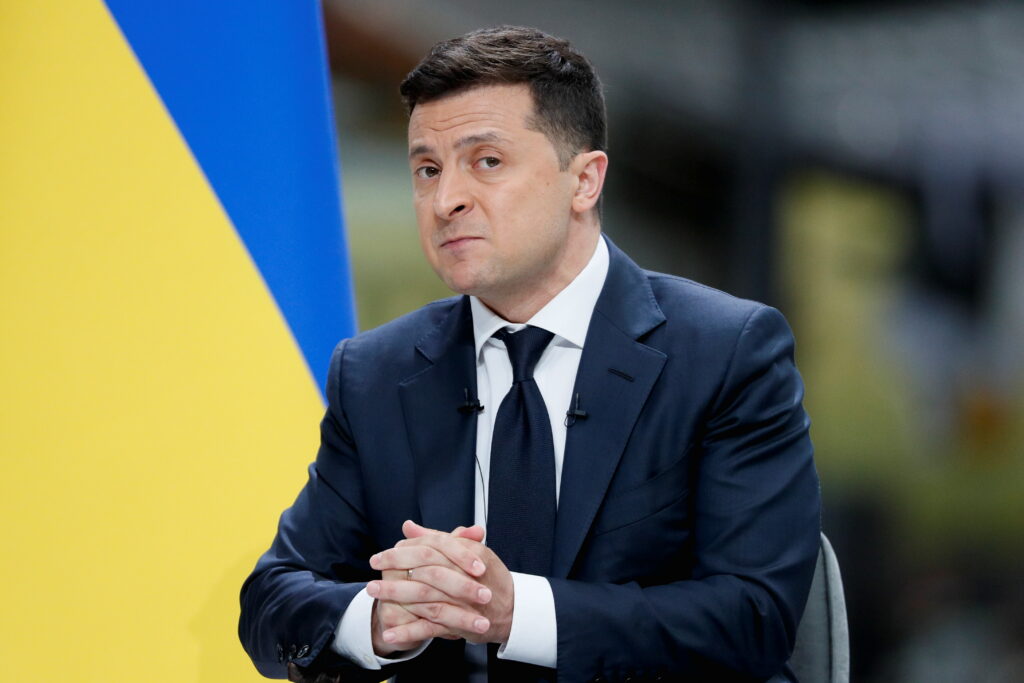 Более половины украинцев не поддерживают второй срок Зеленского — опрос КМИС