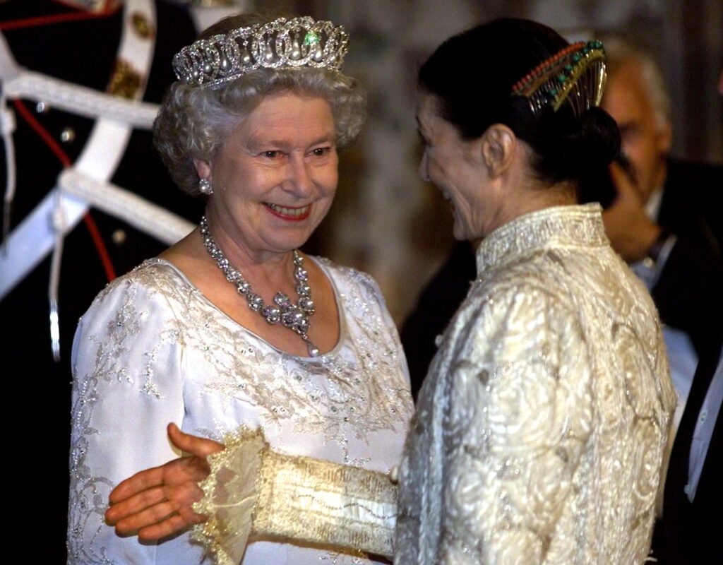 Елизавета II 68 лет назад стала королевой: 10 фото из жизни Ее Величества