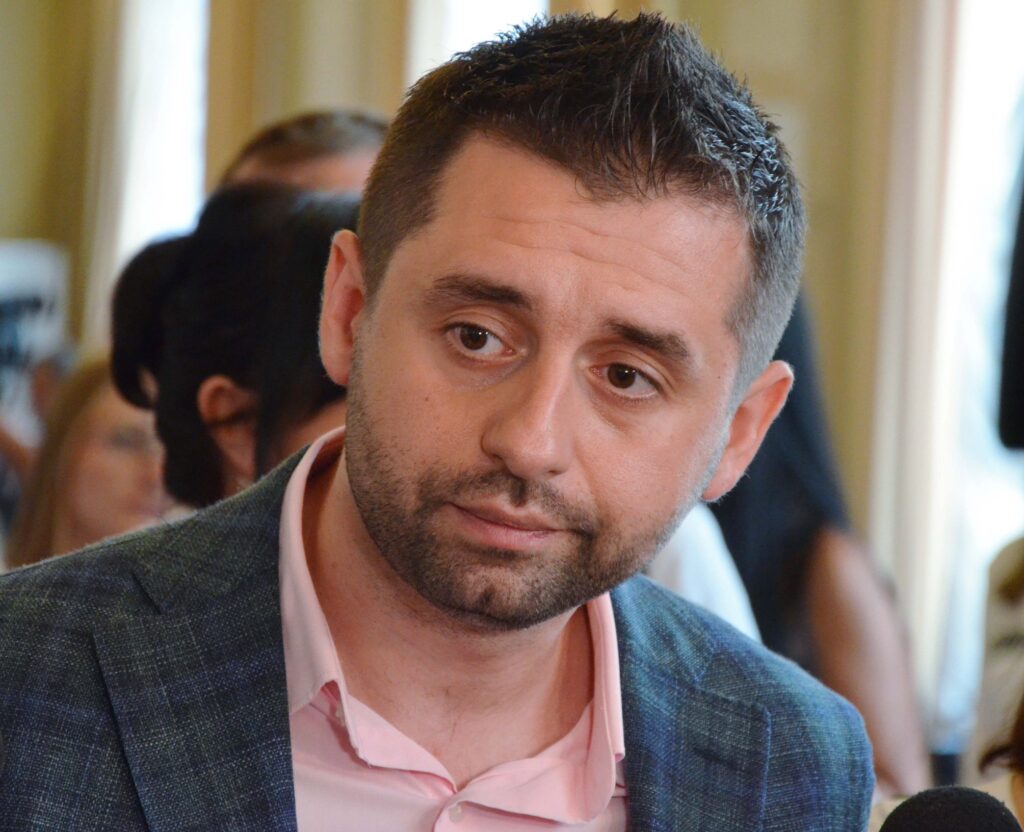 Матч Україна-Швеція: “слуга” Арахамія виграв 300 доларів завдяки ставці та витратив їх на пиво