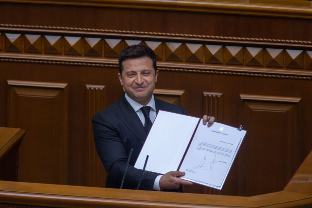 Зеленский назначил в Верховный суд двух судей, которых при Порошенко отклонили из-за недоброчестности