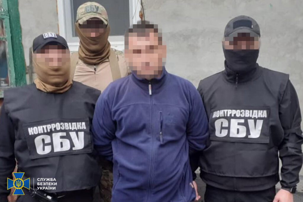 СБУ затримала агента терористів “ДНР”, який прикривався статусом партнера ООН: відео
