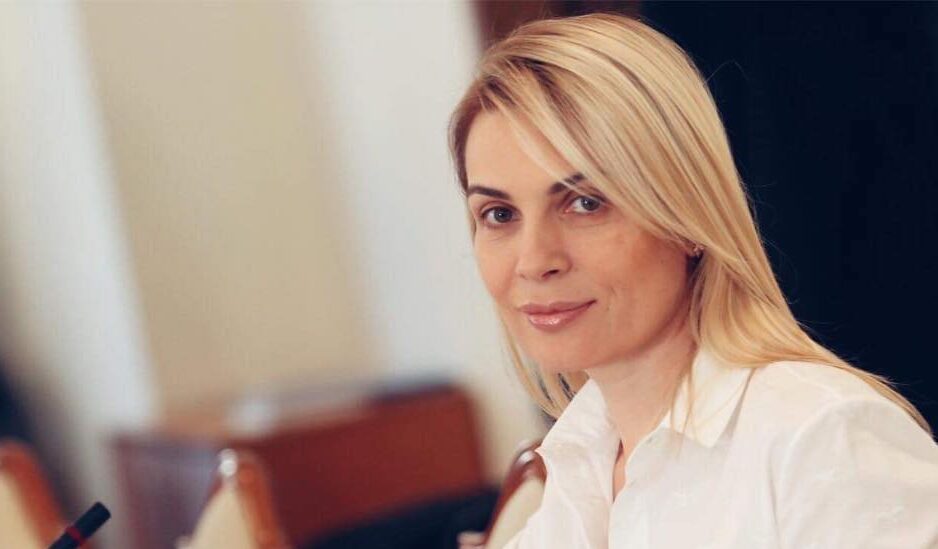 “Слуга” Рєпіна прийшла у Верховну Раду з сумкою від Dior за понад 60 тисяч гривень: відео