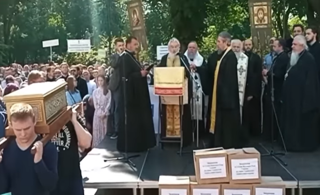 Московський патріархат влаштував під Радою мітинг проти закону Порошенка
