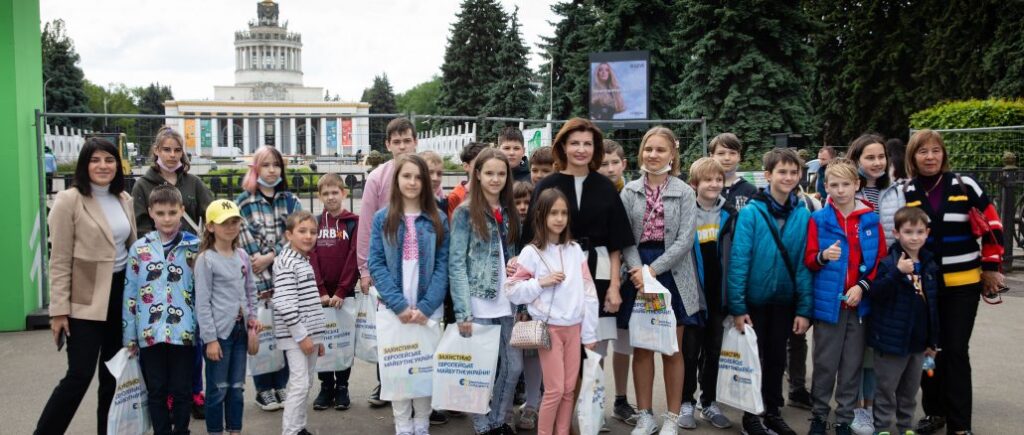 Марина Порошенко сходила з дітьми українських захисників до Музею науки