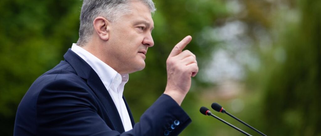 Порошенко про бої за Маріуполь: ми дали зрозуміти росіянам, що їх поховають, якщо вони продовжать наступ