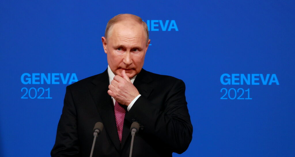 Україну зачепили “мазком”: основні тези з пресконференції Путіна після зустрічі з Байденом