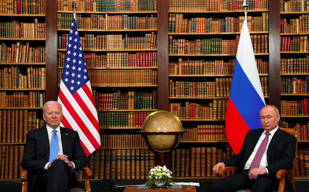 Встреча Байдена и Путина: переговоры президентов в «узком кругу» завершились