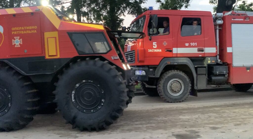 Негода в Україні: у Чернівецькій та Дніпропетровській областях підтопило понад 240 будинків