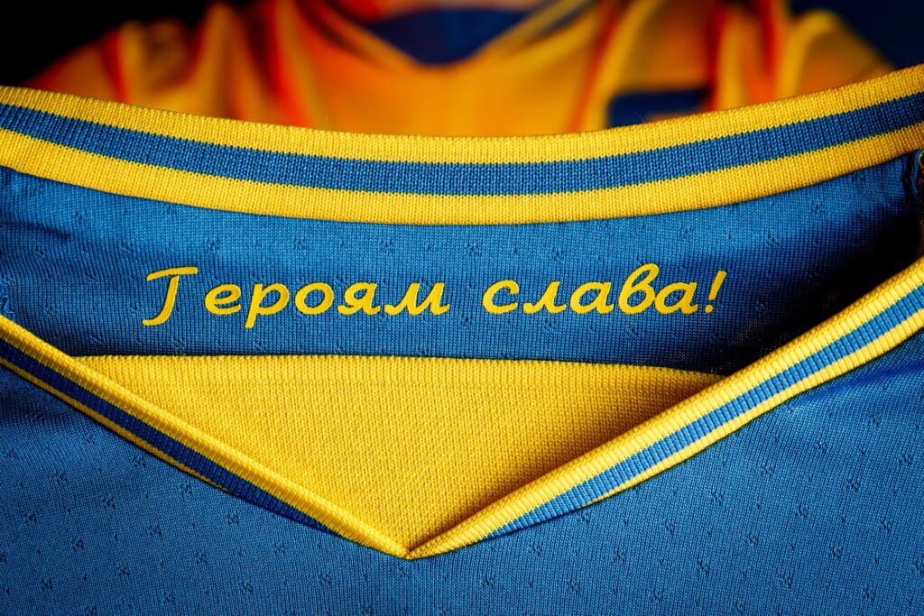 В УЕФА приказали убрать надпись «Героям слава» с формы сборной Украины
