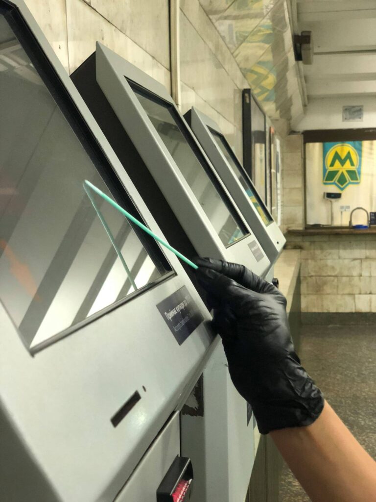 Непомітні мешканці підземки: вчені виявили у київському метро тисячі нових вірусів