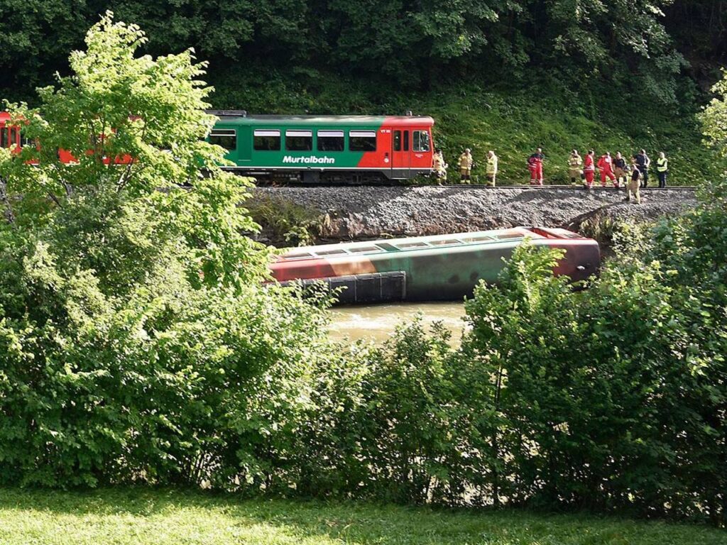 В Австрії потяг з дітьми зійшов з рейок: фото