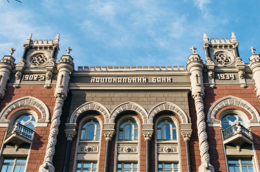 Понад 2 мільярди доларів: Україна може отримати додаткову допомогу від МВФ