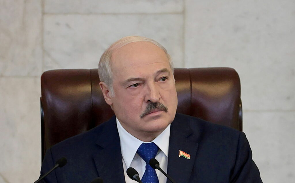 «Будем реагировать»: у Лукашенко и Путина паника из-за размещения войск НАТО в Украине