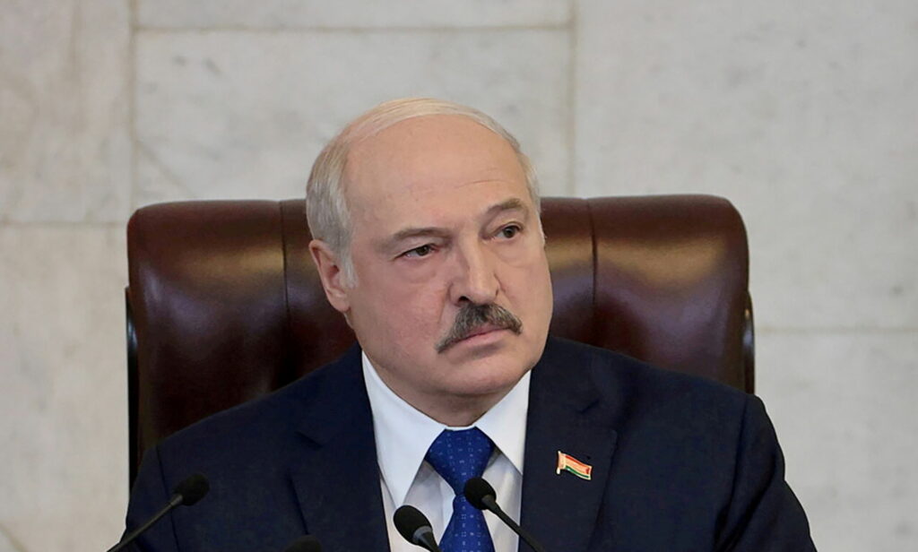Це американці підштовхують нас до війни: Лукашенко знову запевнив у своїй “мирній” позиції щодо України